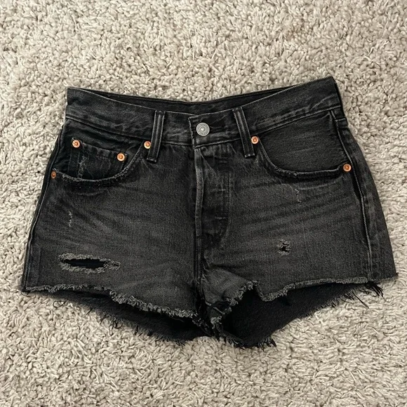 Levi’s 501 Denim Shorts - Picture 2 of 4